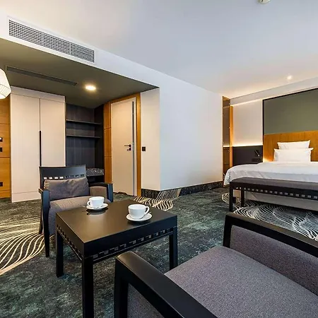 Mercure Vanagupe