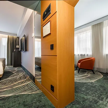 Mercure Vanagupe