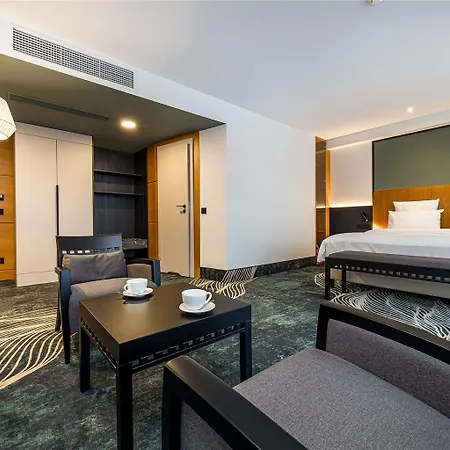 Mercure Vanagupe